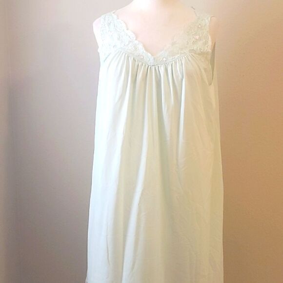 Vintage shadowline nightgown size medium. - Picture 1 of 7